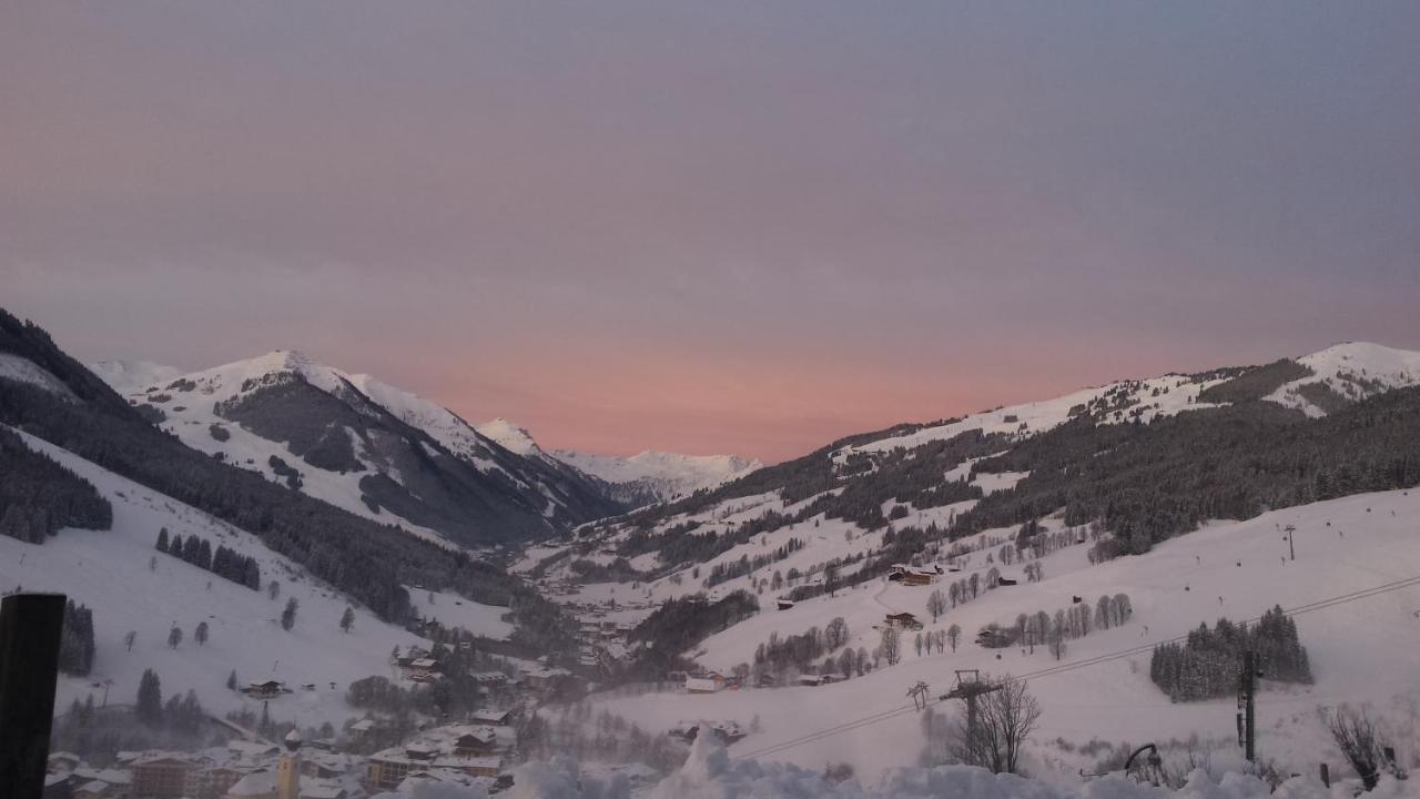 Gaestehaus Standardhaus Saalbach-Hinterglemm Zewnętrze zdjęcie
