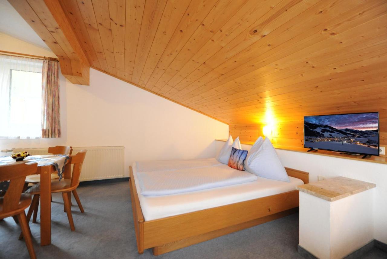 Gaestehaus Standardhaus Saalbach-Hinterglemm Zewnętrze zdjęcie